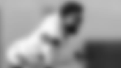 Zeke-pivots,-opts-to-move-on-from-No.-21-in-Dallas-hero