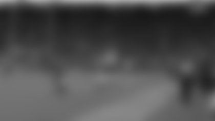 Penix Jr.'s 38-yard back-shoulder beauty pinpoints Mooney