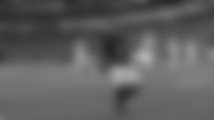 Bijan Robinson catches for a 13-yard Touchdown vs. Arizona Cardinals