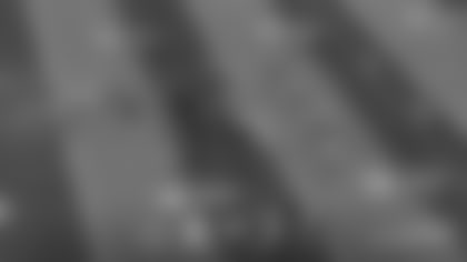 Bijan Robinson shows his shiftiness on a 12-yard rush