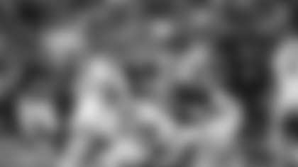 Atlanta Falcons running back Bijan Robinson #7 runs with the ball during the Week 16 Game against the Arizona Cardinals at State Farm Stadium in Glendale, Arizona on Sunday, December 21, 2025. (Photo by Taylor McLaughlin/Atlanta Falcons)