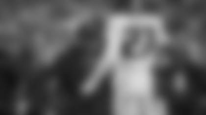 Atlanta Falcons head coach Raheem Morris reacts after Atlanta Falcons edge rusher James Pearce Jr. #27 makes his first career sack during the Week 2 Game against the Minnesota Vikings at U.S. Bank Stadium in Minneapolis, Minnesota on Sunday, September 14, 2025. (Photo by Jay Bendlin/Atlanta Falcons)