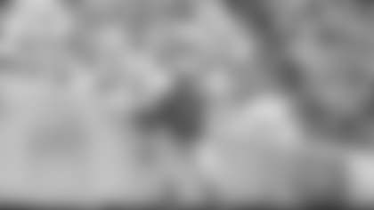 Oregon defensive back Dillon Thieneman calls to teammates during the first half of an NCAA college football game against Montana State, Saturday, Aug. 30, 2025, in Eugene, Ore. (AP Photo/Lydia Ely)