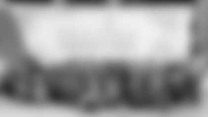 The Jacksonville Jaguars hosted the annual Turkey Time presented by Peoples Gas, providing Thanksgiving meals to 600 families in Northeast Florida. Jaguars Cornerback Christian Braswell joined Jaguars Legends David Garrard and Marcus Stroud, the ROAR, and Jaxson de Ville, to spread holiday cheer during the drive-thru event.