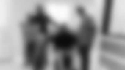 The Jaguars and Florida Blue teamed up with the City of Jacksonville's Senior Services Division to deliver 143 Thanksgiving meals to seniors across 27 zip codes. With support from The Palette Jax, this initiative brought holiday cheer and nourishment to 100 households just in time for the holiday season.