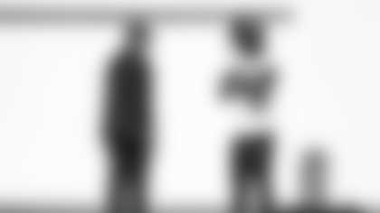 Jacksonville, Fla. — Jaguars head coach Liam Coen and wide receiver Jakobi Meyers (3) during practice at the Miller Electric Center on November 5, 2025.