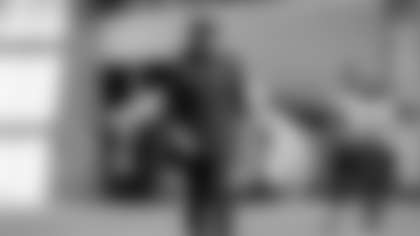 Jacksonville, Fla. — Jaguars head coach Liam Coen during practice at the Miller Electric Center on November 12, 2025.