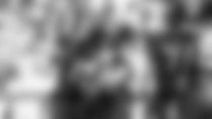 Jacksonville Jaguars vs Los Angeles Chargers


WR Tim Patrick (17) and RB Bhayshul Tuten (33)