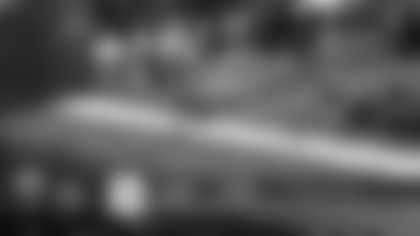 Texas Longhorns edge rusher Trey Moore runs 4.54 40-yard dash at the 2026 NFL Scouting Combine.