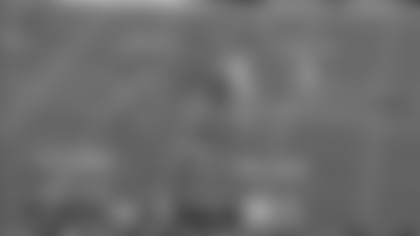 Watch the Jets running back turn the corner for a first down in Jacksonville.