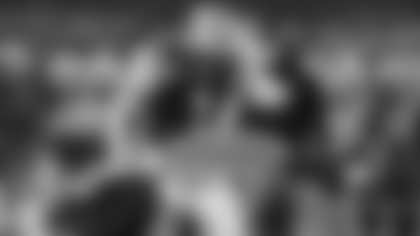 EAST RUTHERFORD, NJ - DECEMBER 30: Mike Nugent #1 of the New York Jets kicks a game winning field goal in overtime against the Kansas City Chiefs during their game on December 30th, 2007 at The Meadowlands in East Rutherford, New Jersey. The Jets won 13-10. (Photo by Al Bello/Getty Images)