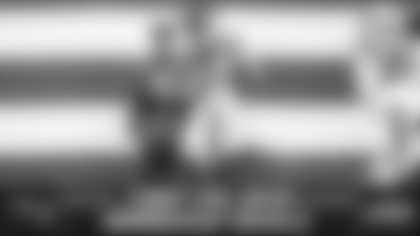 Watch Jets running back Breece Hall's best plays from 129-yard game against the Patriots in Week 17.