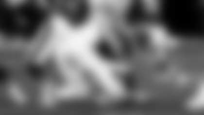 Detroit Lions edge rusher Aidan Hutchinson sacks Chicago Bears quarterback Caleb Williams for a 7-yard loss, giving him 14.5 sacks on the 2025 season.