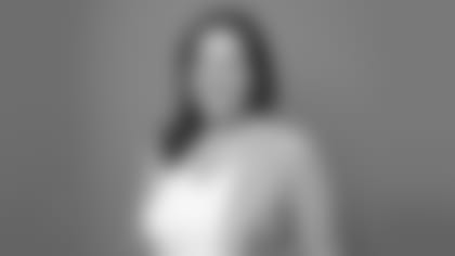 Lindsay-V-2025-Headshot