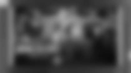 Analyst Larry McCarren is joined by Packers RB Josh Jacobs to discuss his gritty play style and his impact on the younger guys on the roster.