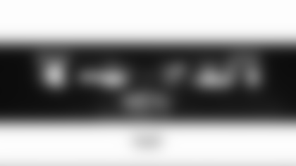 251205-TG-bears-trailer-GIF