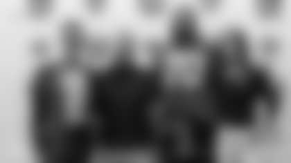 251028-DL-salute-to-service-presser-2560-2