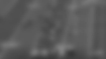 Bryce Young hits wide-open Tetairoa McMillan for 22-yard pick up