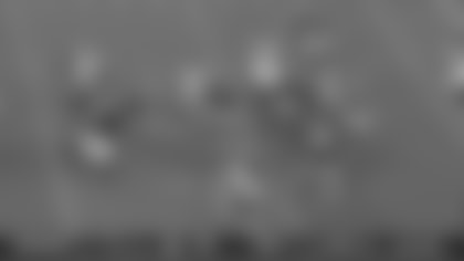 Rico Dowdle's spinning rush yields 17-yard pickup early in second half