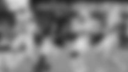 Atlanta Falcons running back Bijan Robinson (7) scores a touchdown against the Arizona Cardinals during the first half of an NFL football game, Sunday, Dec. 21, 2025, in Glendale, Ariz. (AP Photo/Rick Scuteri)