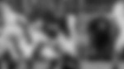 Alabama offensive lineman Kadyn Proctor (74) sets up to block against Tennessee during the first half of an NCAA college football game, Saturday, Oct. 18, 2025, in Tuscaloosa, Ala. (AP Photo/Vasha Hunt)