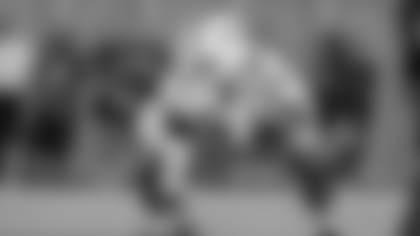 Auburn offensive lineman Connor Lew waits for a play during the second half of an NCAA college football game between Baylor and Auburn Friday, Aug. 29, 2025, in Waco, Texas. (AP Photo/Julio Cortez)