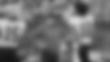 New Orleans Saints head coach Kellen Moore watches froth sideline in the first half of an NFL football game against the Los Angeles Rams Sunday, Nov. 2, 2025, in Inglewood, Calif. (AP Photo/Katie Chin)