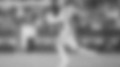 Denver Broncos cornerback Damarri Mathis (27) runs downfield during an NFL football preseason game against the San Francisco 49ers, Saturday, Aug. 9, 2025, in Santa Clara, Calif.