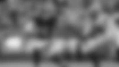 New York Giants quarterback Jaxson Dart (6) runs with the ball past Dallas Cowboys defensive end Jadeveon Clowney (42) during an NFL football game Sunday, Jan. 4, 2026, in East Rutherford, N.J. (AP Photo/Adam Hunger)