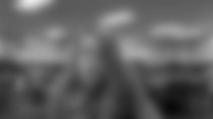 2025_1211_MiniDYJ_TravelFood_PreGameMeal_9x16.mp4