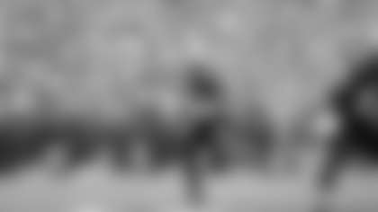 Drake Maye scores on a 7-yard touchdown run in the first quarter.