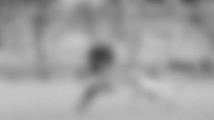 Drake Maye scores on a six-yard touchdown run in the third quarter.