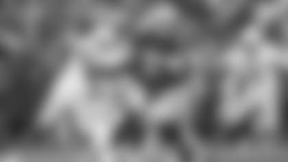 LAC-122824_Adler2467