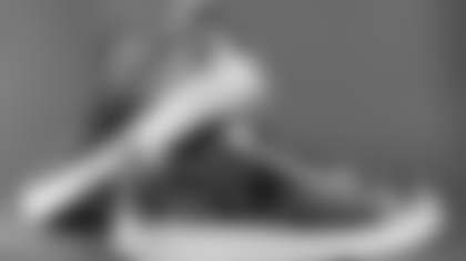 Head Coach Mike Vrabel's sneakers supporting Men's Health/Mental Health and Movember.