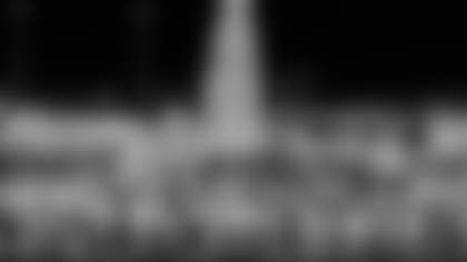 Enchant_Christmas_Tree_Ice_Skating