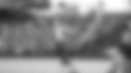 Los Angeles Rams quarterback Matthew Stafford sends his 400th career touchdown pass into the hands of tight end Davis Allen against the San Francisco 49ers at Levi's Stadium.