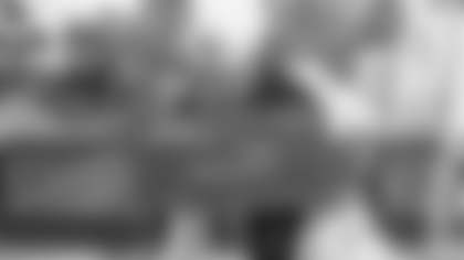 E_251122_pLAymaker_Surprise_BTodd_0036