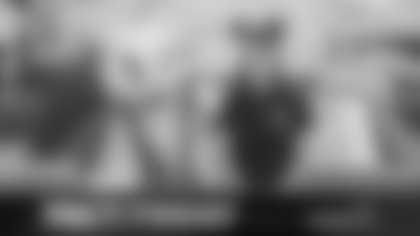 Watch Ricky Hollywood and Daisy Duck share vintage fun facts from the 1950s to celebrate the Disneyland® Resort's 70th anniversary.