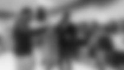 _0006_E_251118_KyrenWilliams_NELincoln_Rams_Turkey_Distribution_AD_0107