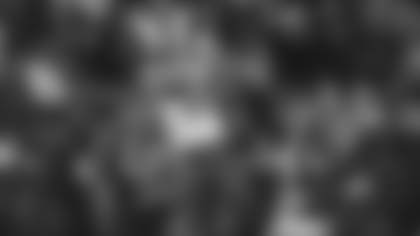 Los Angeles Rams tight end Tyler Higbee holds on to a tough 27-yard catch against the Chicago Bears at Soldier Field during their Divisional Round matchup.