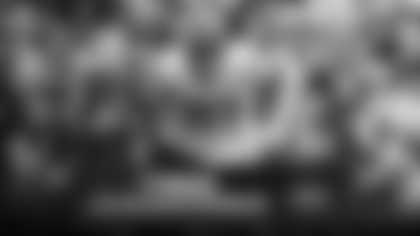 Los Rams de Los Ángeles se enfrentan a los Panthers de Carolina en el partido Wild Card de los playoffs y Troy Santiago nos plática de los 3 jugadores que impactarán el duelo este sábado.