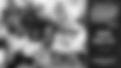 Team insiders Ryan Mink and Garrett Downing share their takeaways from the Ravens' 23-10 win over the New York Jets, including how Baltimore climbed back above .500, how the newcomers have sparked the defense, what the problem is on offense, a historic day for punter Jordan Stout, and more.