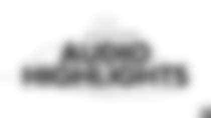 Kenneth Walker lll breaks through for 15 yards to score his second touchdown and extend the Seahawks' lead.