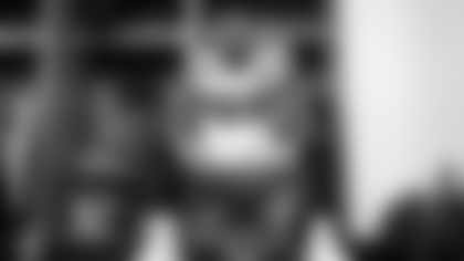 Seahawks defensive lineman Leonard Williams prepares for the game.