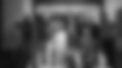 Pittsburgh Steelers tight end Pat Freiermuth (88) held a Thanksgiving dinner for local youth at Hosanna House on Tuesday, Nov. 25, 2025 in Pittsburgh, PA. (Taylor Ollason / Pittsburgh Steelers)