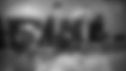 Pittsburgh Steelers tight end Pat Freiermuth (88) held a Thanksgiving dinner for local youth at Hosanna House on Tuesday, Nov. 25, 2025 in Pittsburgh, PA. (Taylor Ollason / Pittsburgh Steelers)