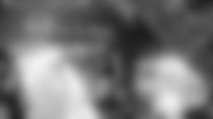 Pittsburgh Steelers linebacker T.J. Watt (90) prior to a regular season game between the Pittsburgh Steelers and the Buffalo Bills, Sunday, Nov. 30, 2025 in Pittsburgh, PA.  (Arron Anastasia / Pittsburgh Steelers)