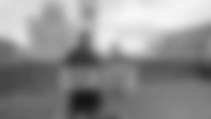 Pittsburgh Steelers legend Max Starks gives out Terrible Towels to locals on Wednesday, Sept. 24, 2025 in Belfast, Ireland. (Josh Veon / Pittsburgh Steelers)