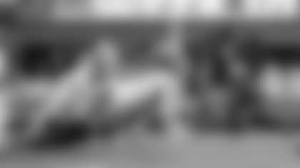 Scourton sack Saints 2025 W10