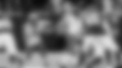 Rico Dowdle handoff Falcons W11